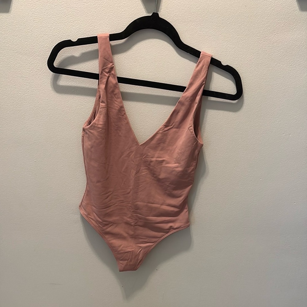 Aritzia Babaton Contour Bodysuit